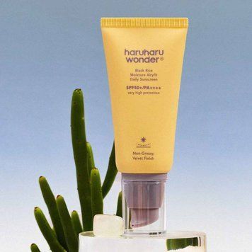 Сонцезахисний крем з чорним рисом Haruharu Wonder Black Rice Moisture Airyfit Daily Sunscreen SPF50+ PA++++ 50 ml 3084235832 фото